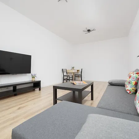 Nowoczesny Workspace Solipska Z Parkingiem By Renters Apartamento