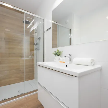 Nowoczesny Workspace Solipska Z Parkingiem By Renters Appartement Warschau